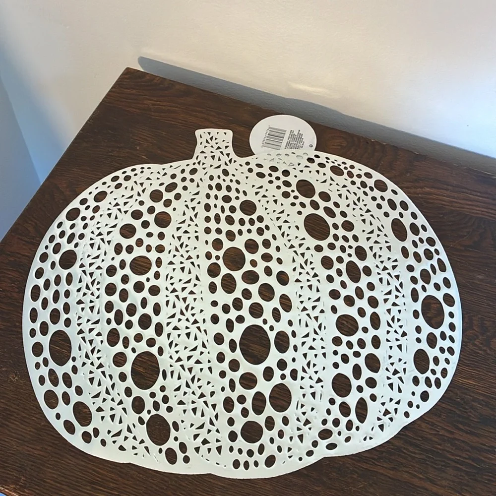 NWT- Set of 4- Gorgeous Metallic Silver Pumpkin Cutout Placemats 16x15